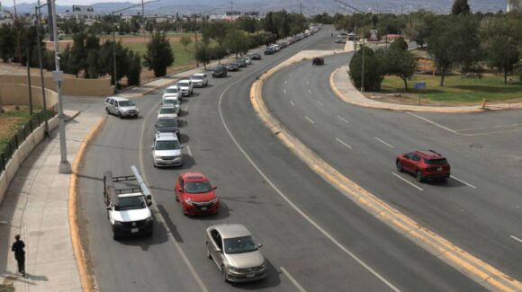 Cierre de gobierno en EE.UU. provoca filas de hasta 6 horas en cruces fronterizos con México