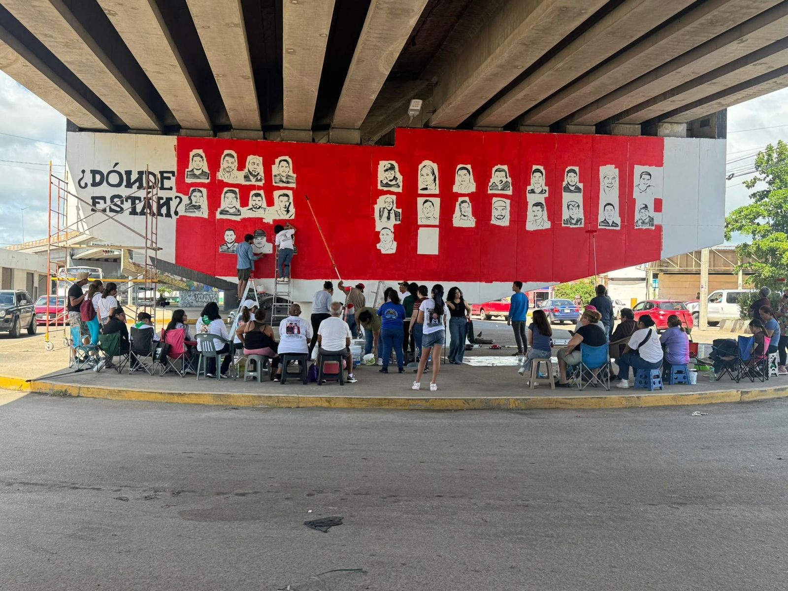 Hasta Encontrarles, pintan mural en Mazatlán, Sinaloa, con los rostros de 29 desaparecidos