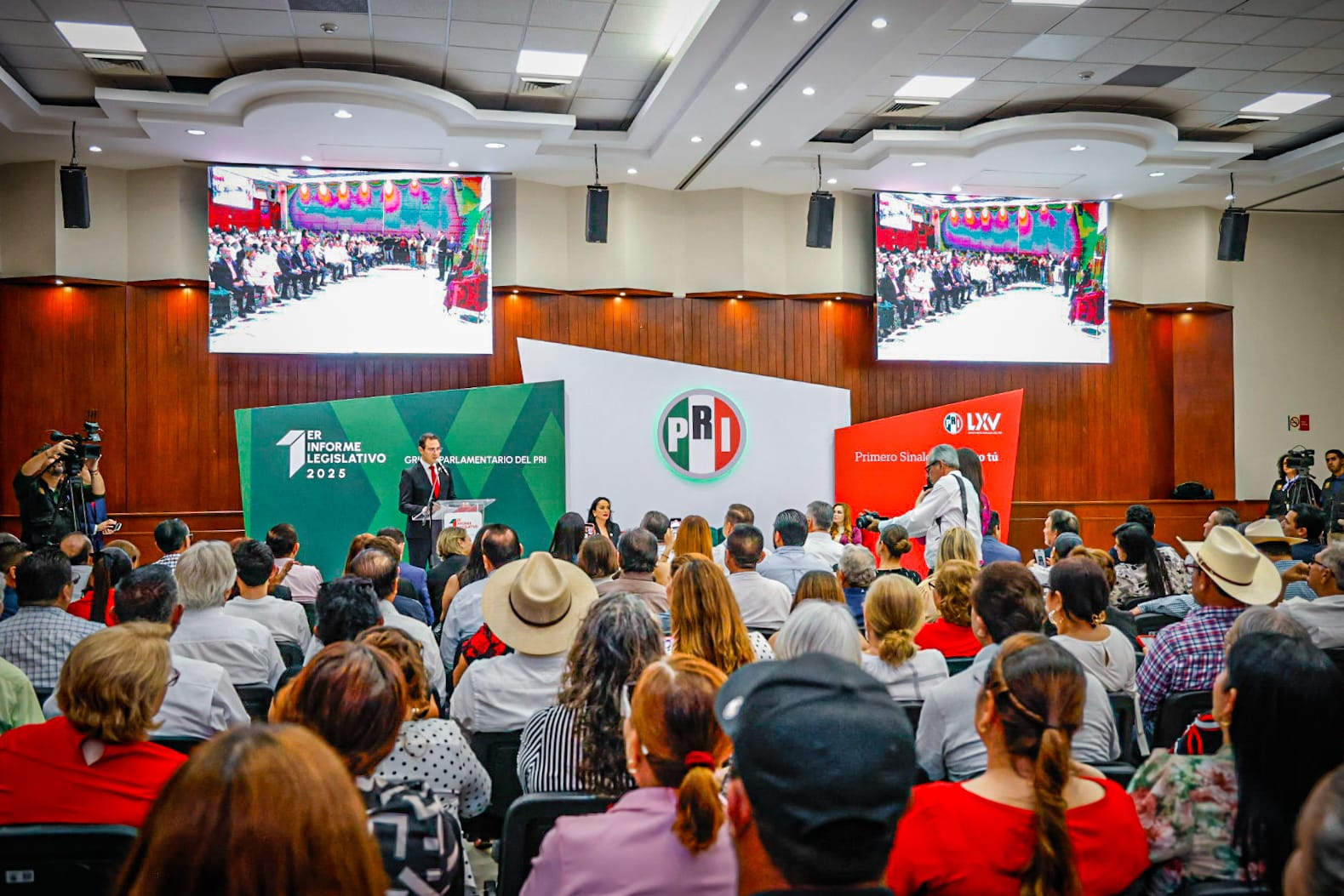 diputados locales del Partido Revolucionario Institucional (PRI) presentaron el informe correspondiste al Primer Año de Actividades de la 65 Legislatura en el Congreso Local.
