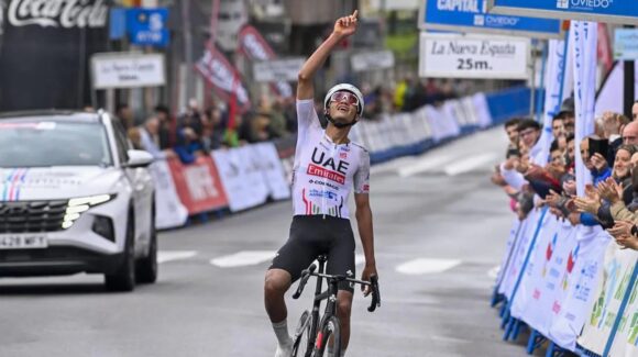 ¡Triunfo mexicano! Isaac del Toro conquista el Gran Piemonte 2025 en Italia