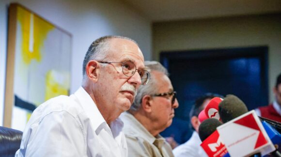 “No pierdan tiempo con eso, son tonterías”: Julio Berdegué niega intención de contender por la gubernatura de Sinaloa