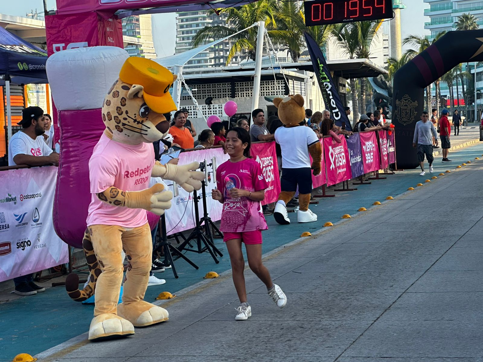 Karen Lozano, la pequeña corredora que se une a la Carrera Rosa Delia Barraza en Mazatlán