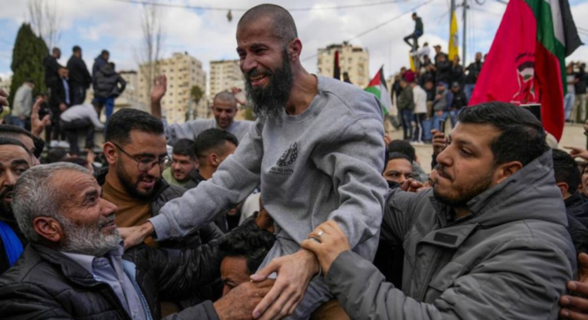 Llegan a Egipto 154 palestinos liberados por Israel tras acuerdo con Hamás