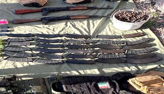Militares aseguran armas largas, vehículos y equipo táctico en la Cofradía de San Pedro, Navolato