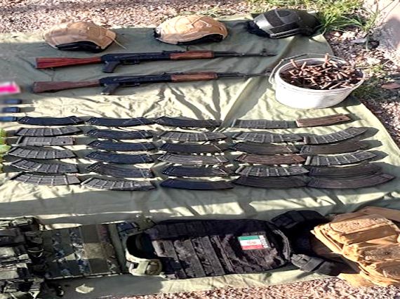 Militares aseguran armas largas, vehículos y equipo táctico en Navolato