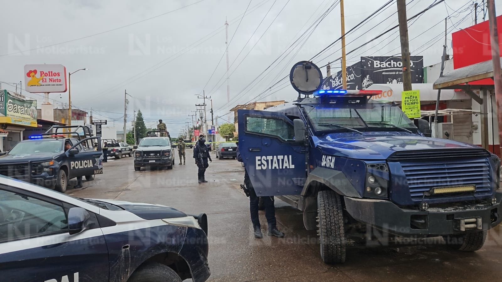 Motociclista es ejecutado a balazos frente a las instalaciones de la Fiscalía General del Estado, en Navolato