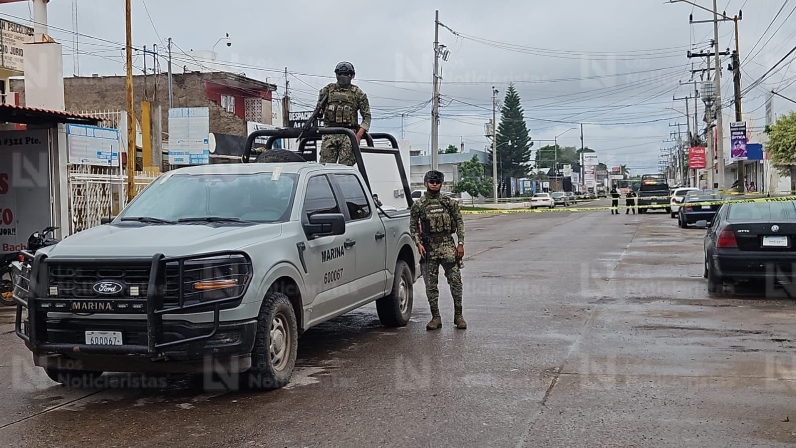 Motociclista es ejecutado a balazos frente a las instalaciones de la Fiscalía General del Estado, en Navolato