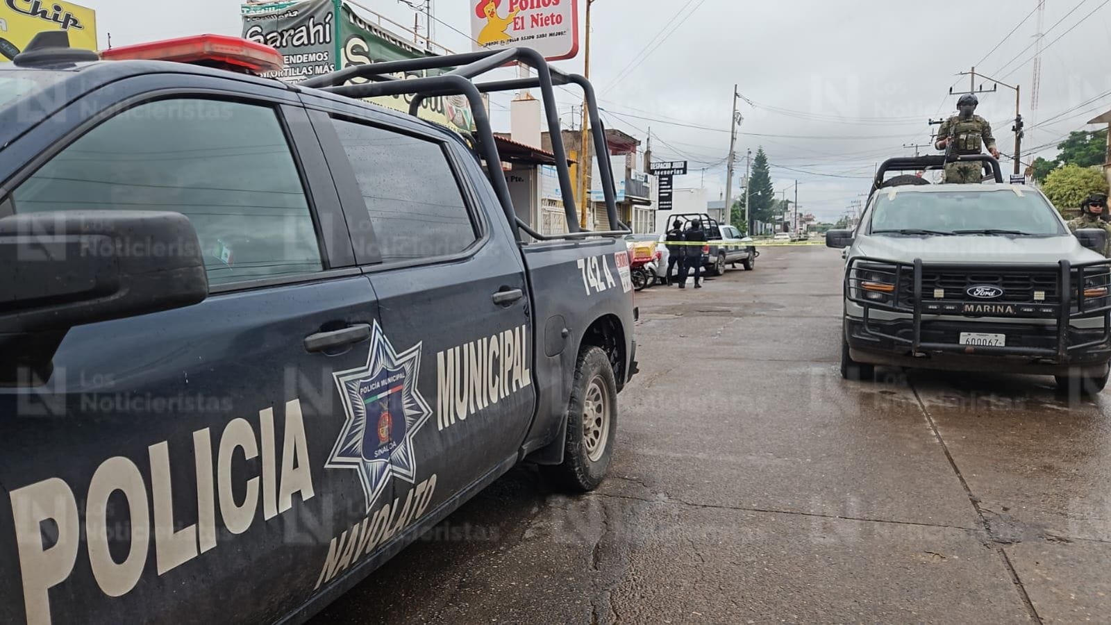 Motociclista es ejecutado a balazos frente a las instalaciones de la Fiscalía General del Estado, en Navolato