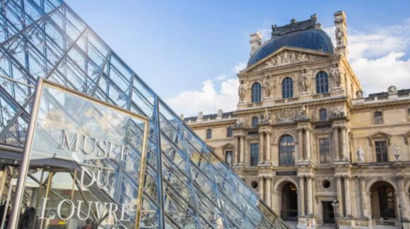 Detienen a dos implicados en robo de joyas del Museo del Louvre; uno intentaba huir a Argelia
