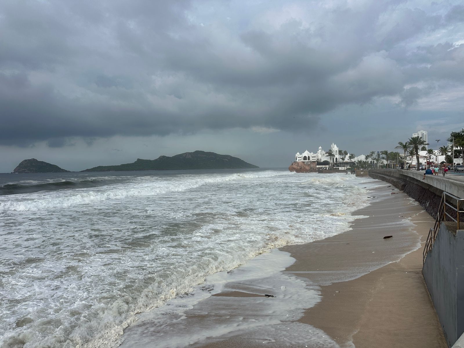 Oleaje Alto en Mazatlán, por fenómeno Priscila