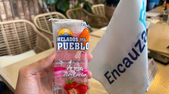 Helados del Pueblo se suma con Encauza IAP: compra una paleta de fresa y apoya a la prevención del cáncer