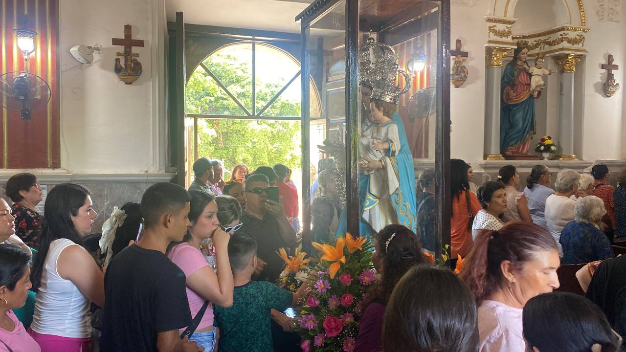Peregrinos en el templo de la Virgen del Rosario cumple 225 años