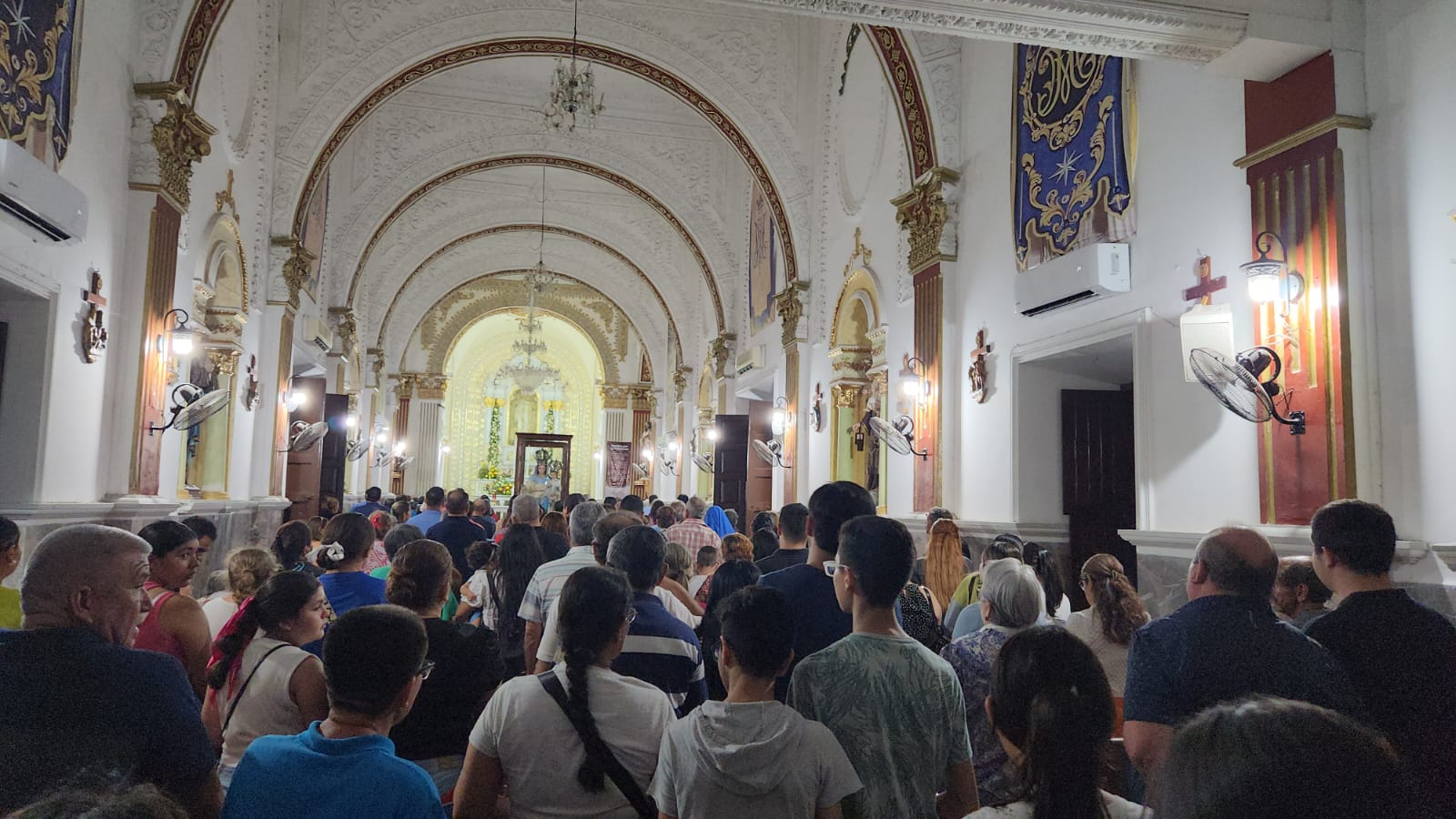 Peregrinos en el templo de la Virgen del Rosario cumple 225 años