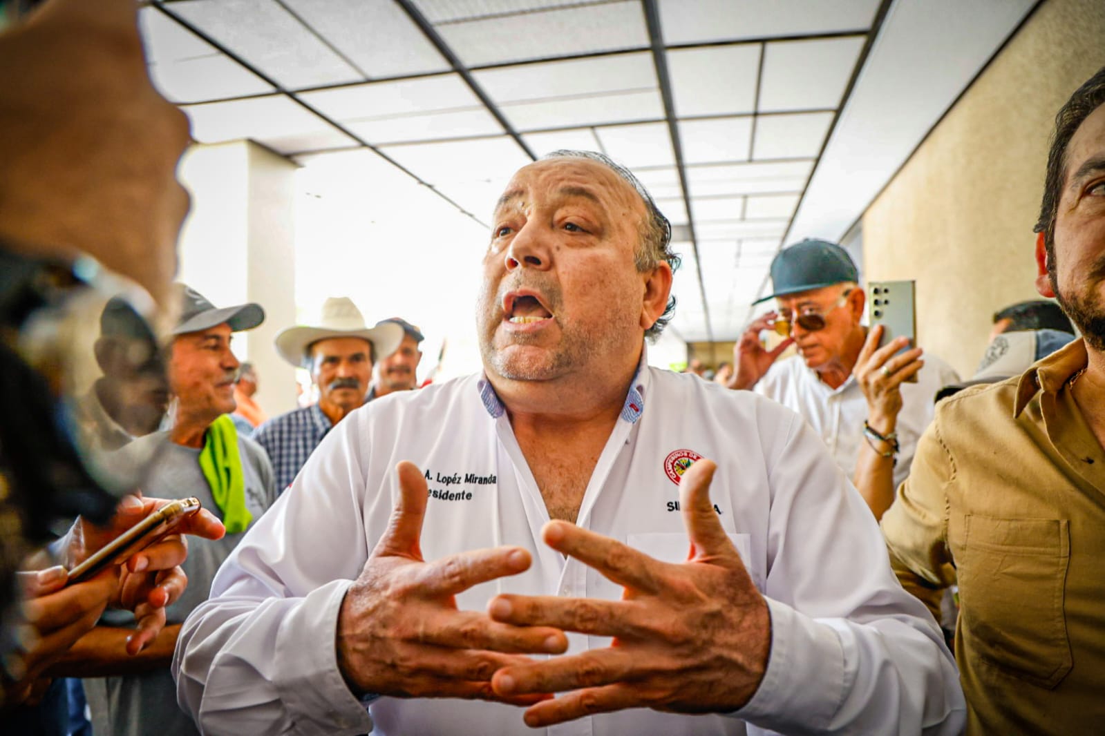 Productores sinaloenses exigen respaldo a lider de la CNC previo a reunión con titular de SADER, Julio Berdegué