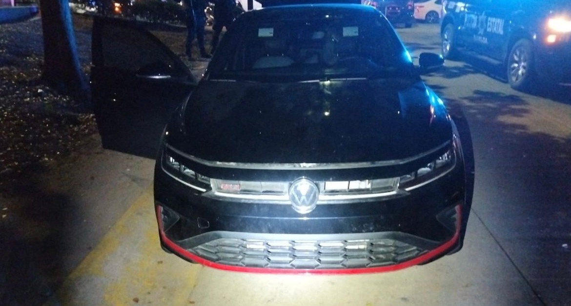 Recuperan un Jetta y una moto robados en Culiacán