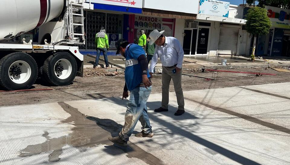 Reportan actos de vandalismo en la obra de la calle Cuauhtémoc, en el Centro de Guasave, Sinaloa
