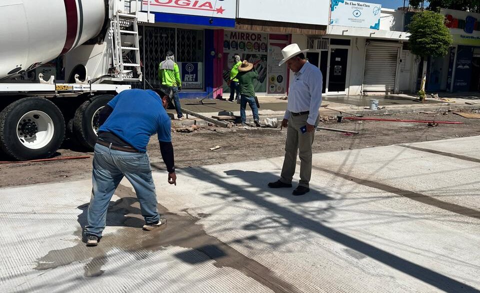 Reportan actos de vandalismo en la obra de la calle Cuauhtémoc, en el Centro de Guasave, Sinaloa