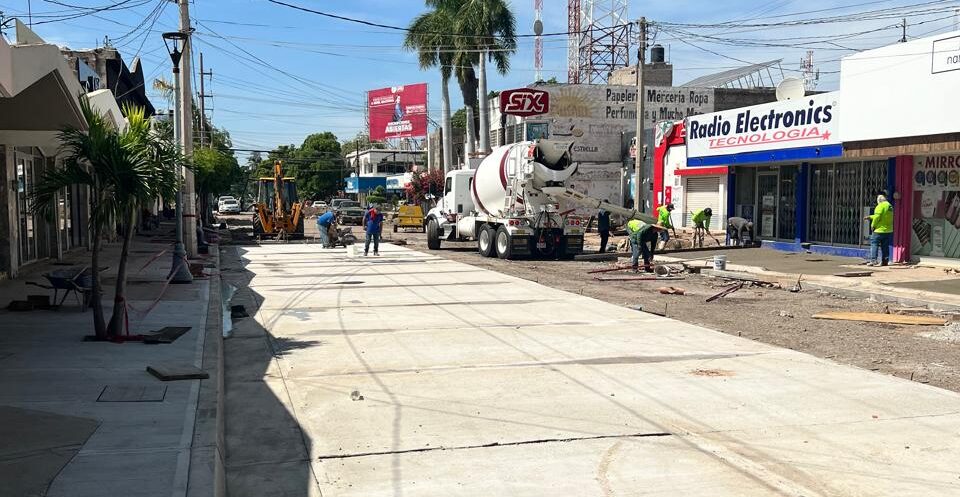 Reportan actos de vandalismo en la obra de la calle Cuauhtémoc, en el Centro de Guasave, Sinaloa