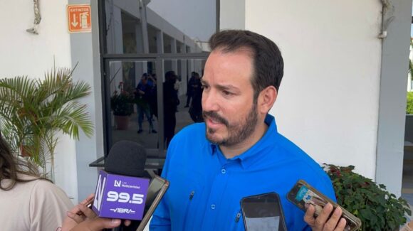 ‘Pity’ Velarde habla con la madre Carlos Emilio, joven de Durango desaparecido en Mazatlán, Sinaloa; ofrece apoyo y colaboración
