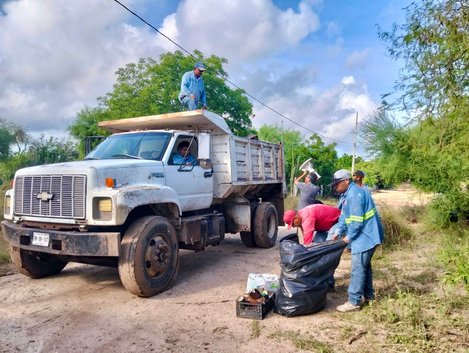 Tras despunte en casos de dengue en el Évora, refuerzan campaña de decacharrización en Salvador Alvarado