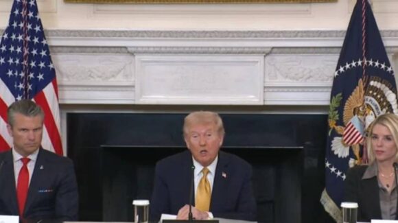 Trump afirma que México está gobernado por cárteles; reconoce valentía de Sheinbaum pero advierte amenaza criminal