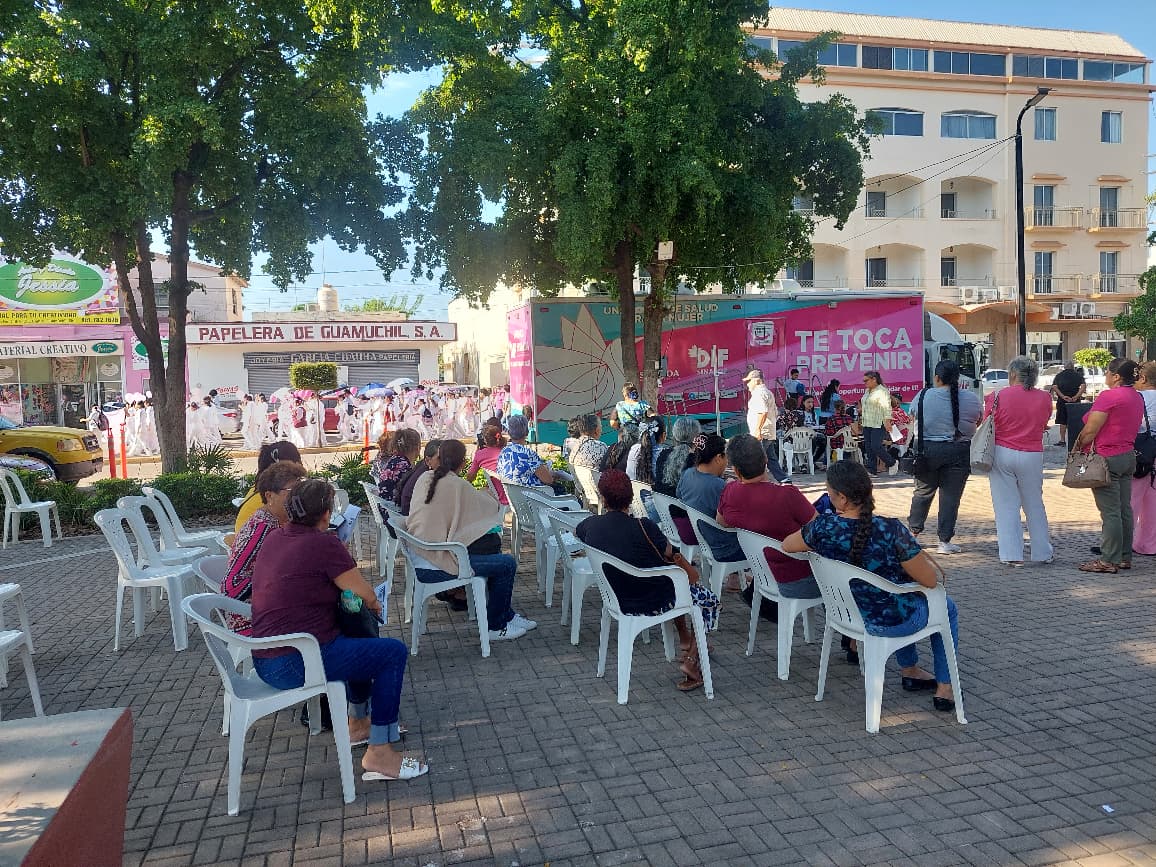 Unidad DIF de Salud para la Mujer instalado en la plazuela municipal Pedro Infante