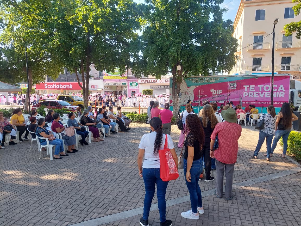 Unidad DIF de Salud para la Mujer instalado en la plazuela municipal Pedro Infante