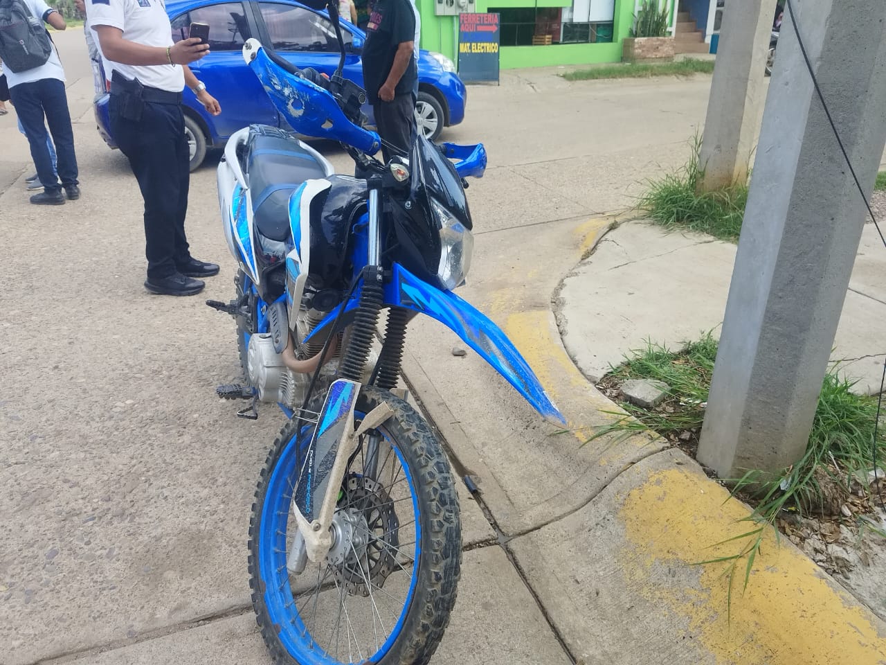 Moto que chocó con auto en Mazatlán