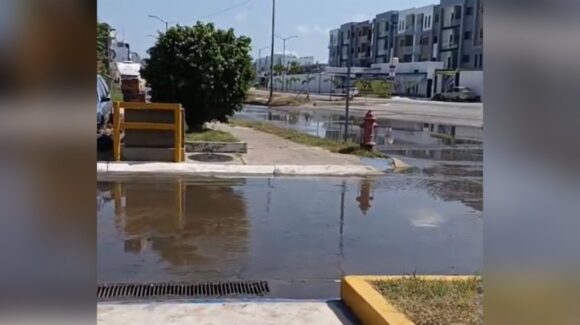 Vecinos de Real del Valle denuncian rebosamiento constante de aguas negras en Mazatlán, Sinaloa