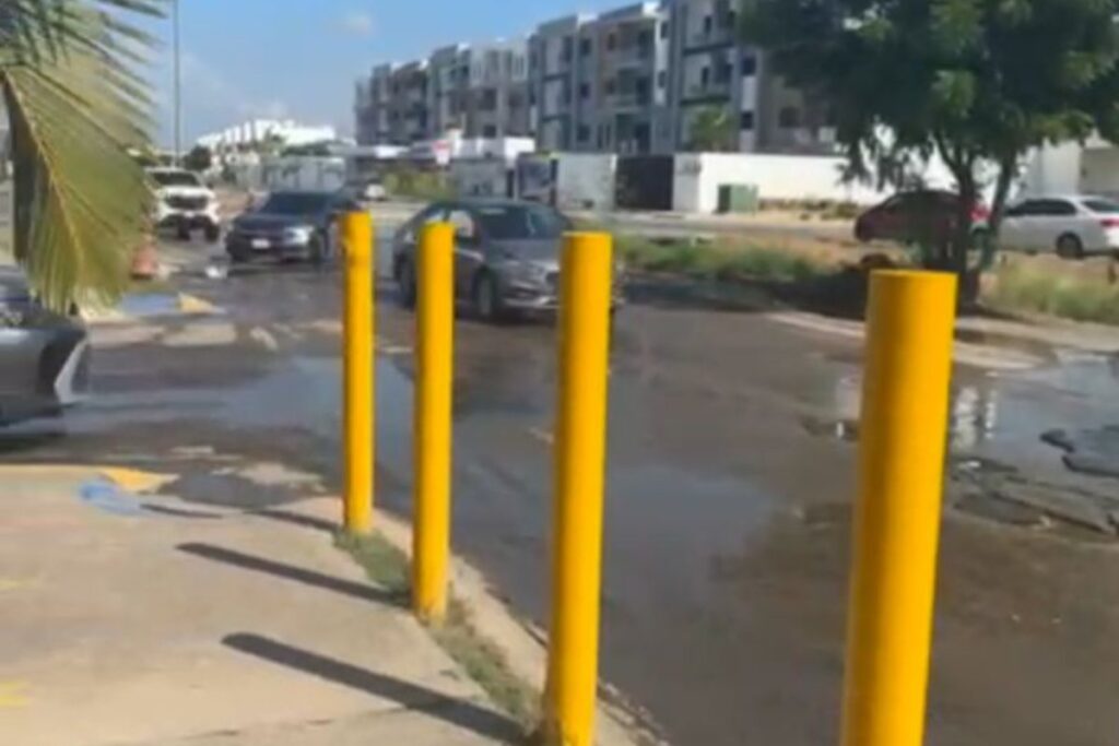 aguas negras desbordándose