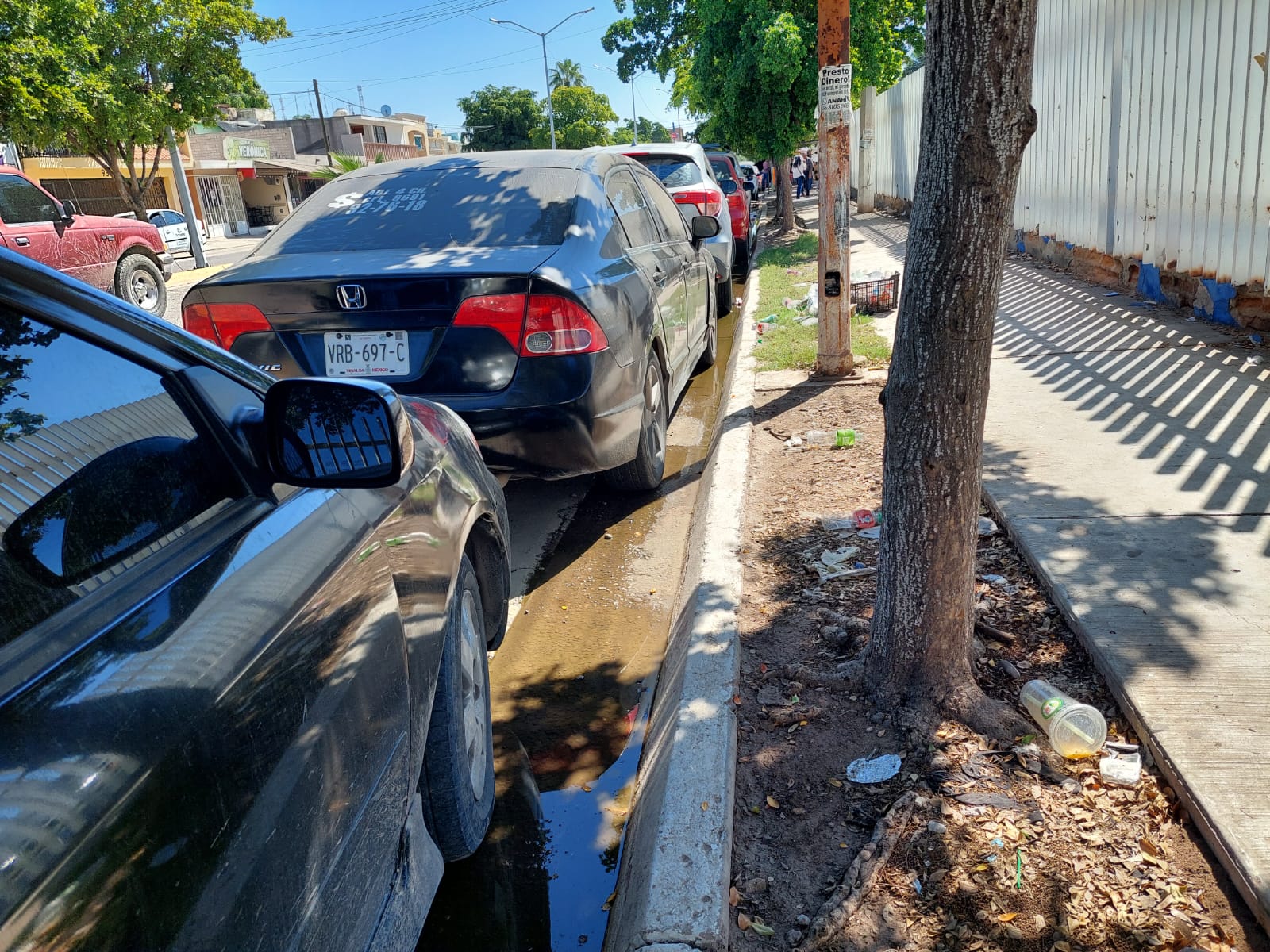 encharcamiento de aguas negras en calles de Los Mochis