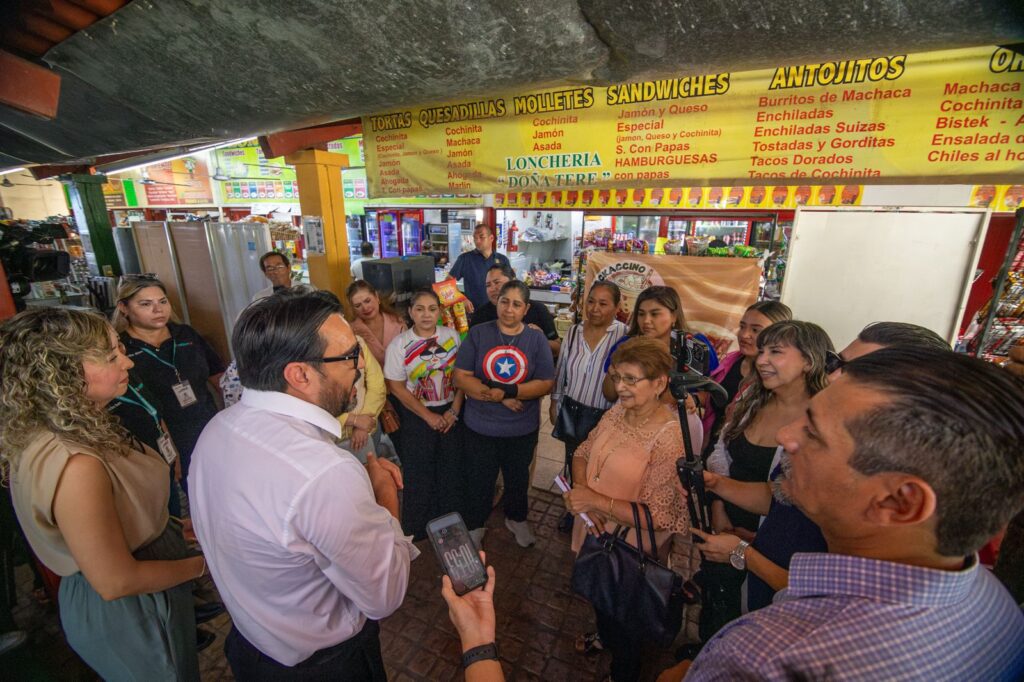 Gámez Mendívil entrega microcréditos a mujeres emprendedoras en el Culiacán, Sinaloa