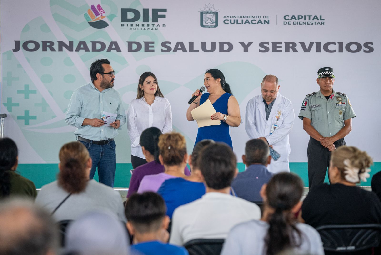 Alcalde de Culiacán dialoga con vecinos de la colonia 16 de Septiembre