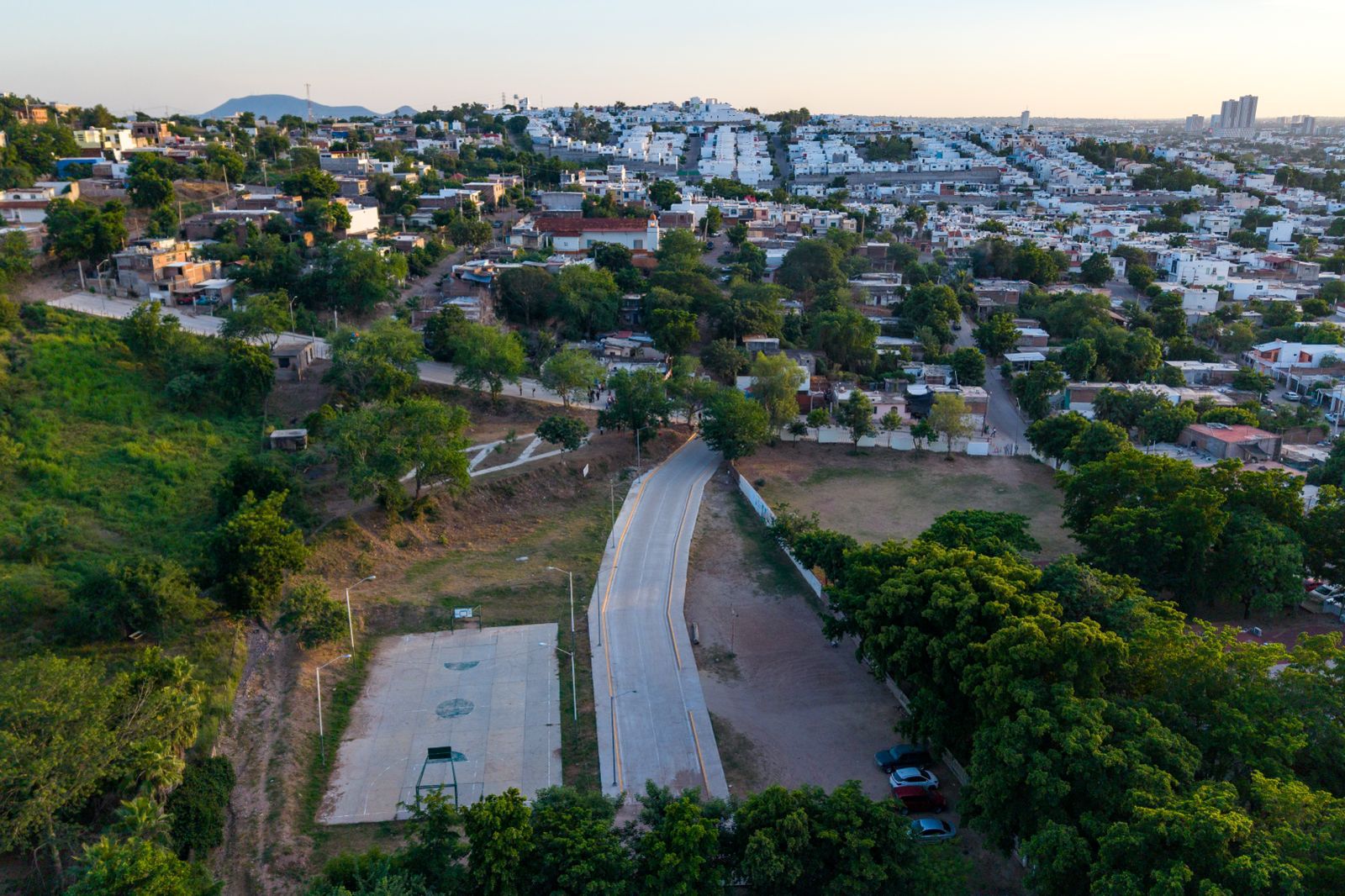 Entregan pavimentaciones en colonia 16 de Septiembre, en Culiacán