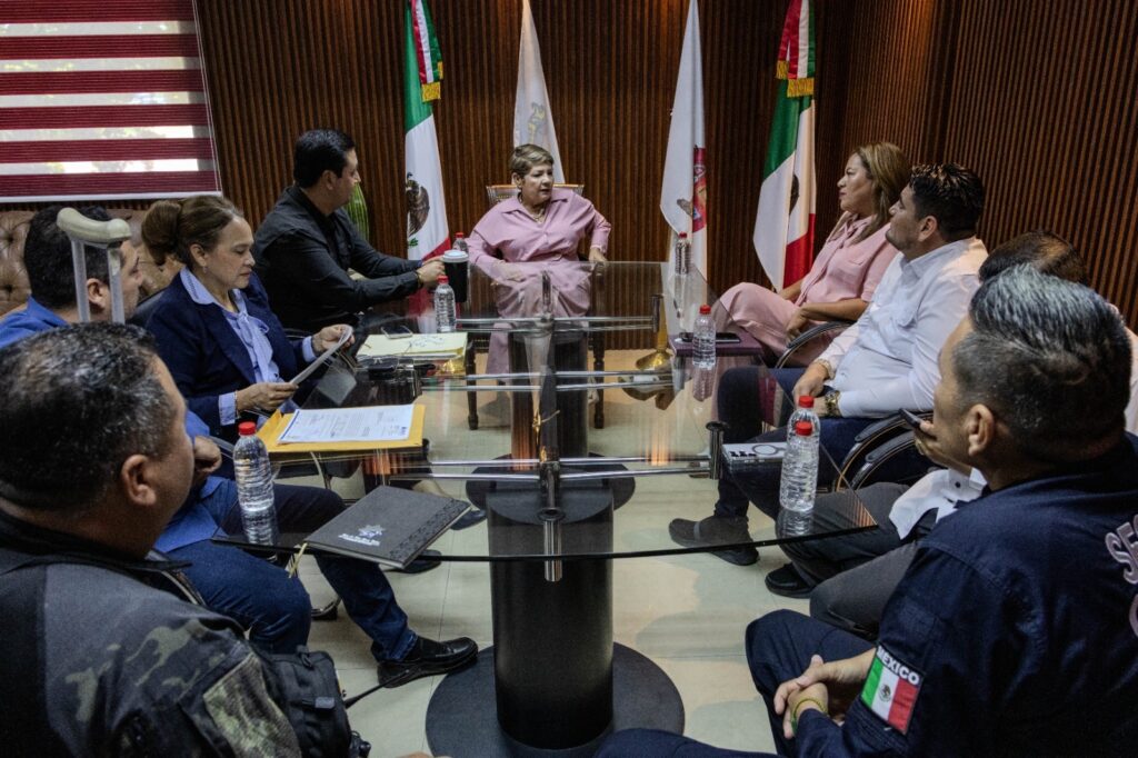 Alcaldesa de Guasave y Juan José Rios