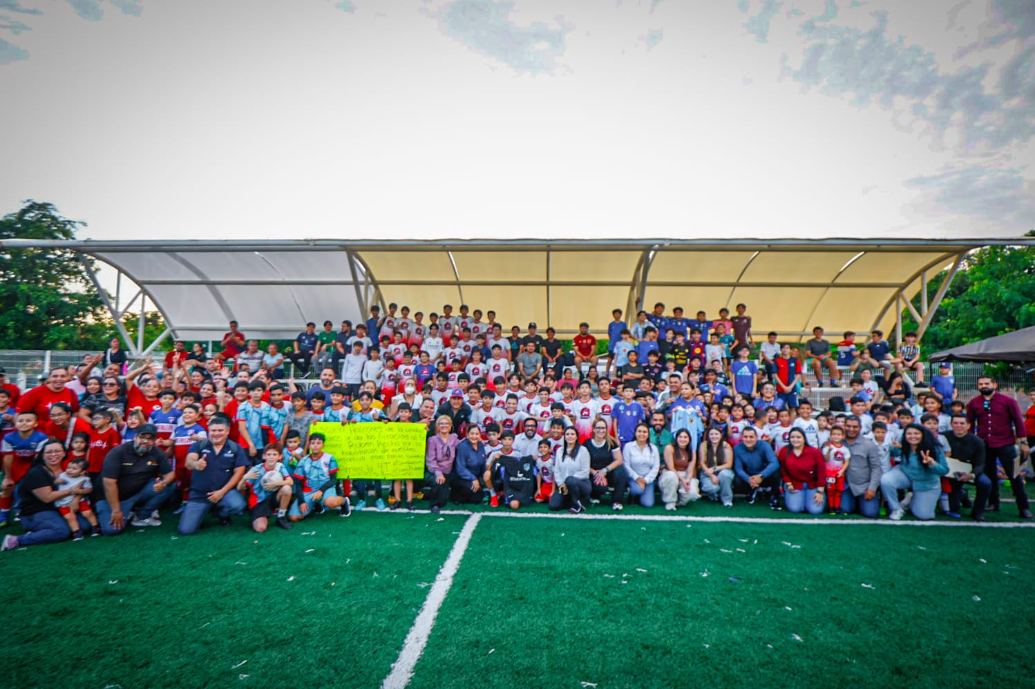 Entregan cancha rehabilitada en Villa Universidad en Culiacán