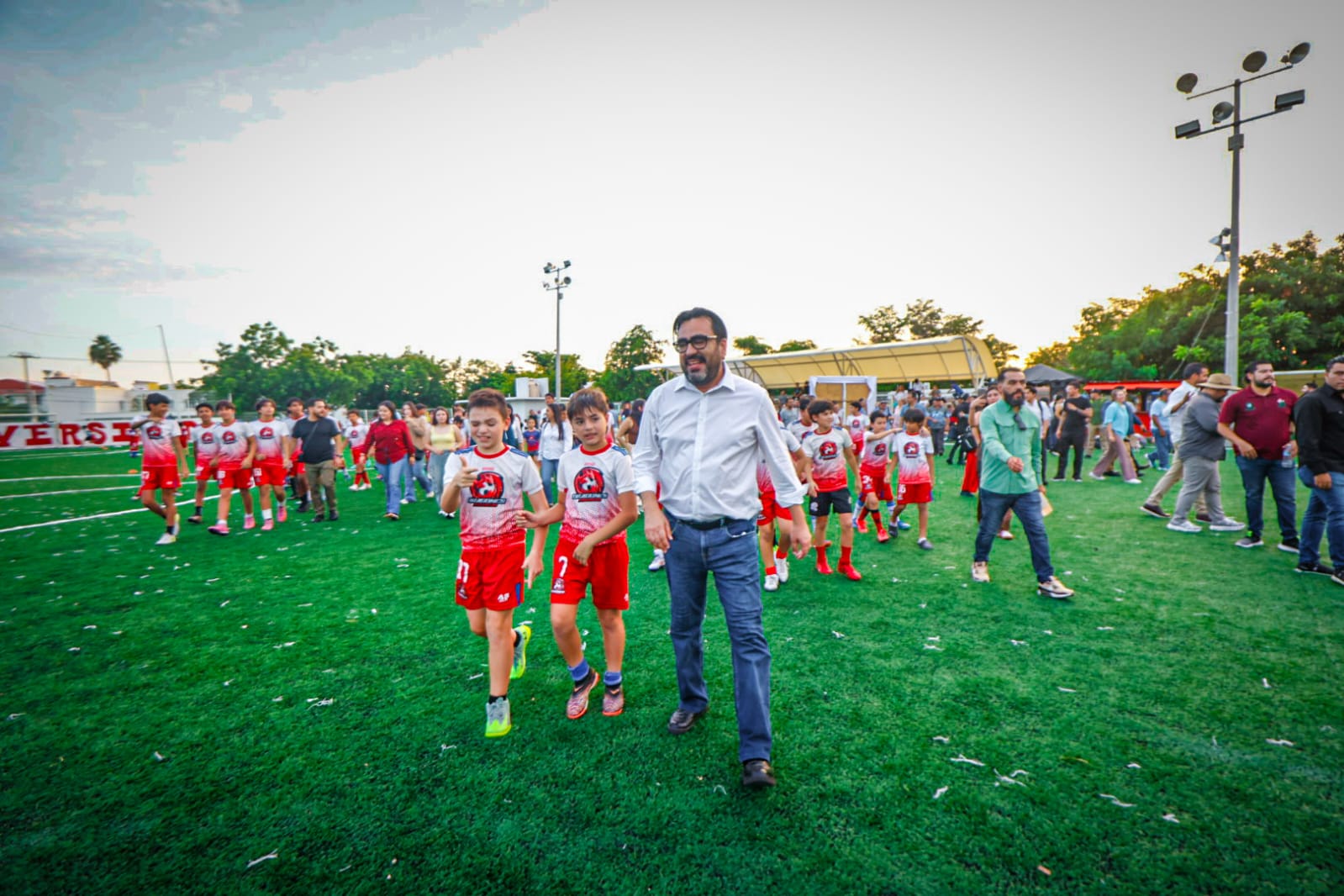Entregan cancha rehabilitada en Villa Universidad en Culiacán