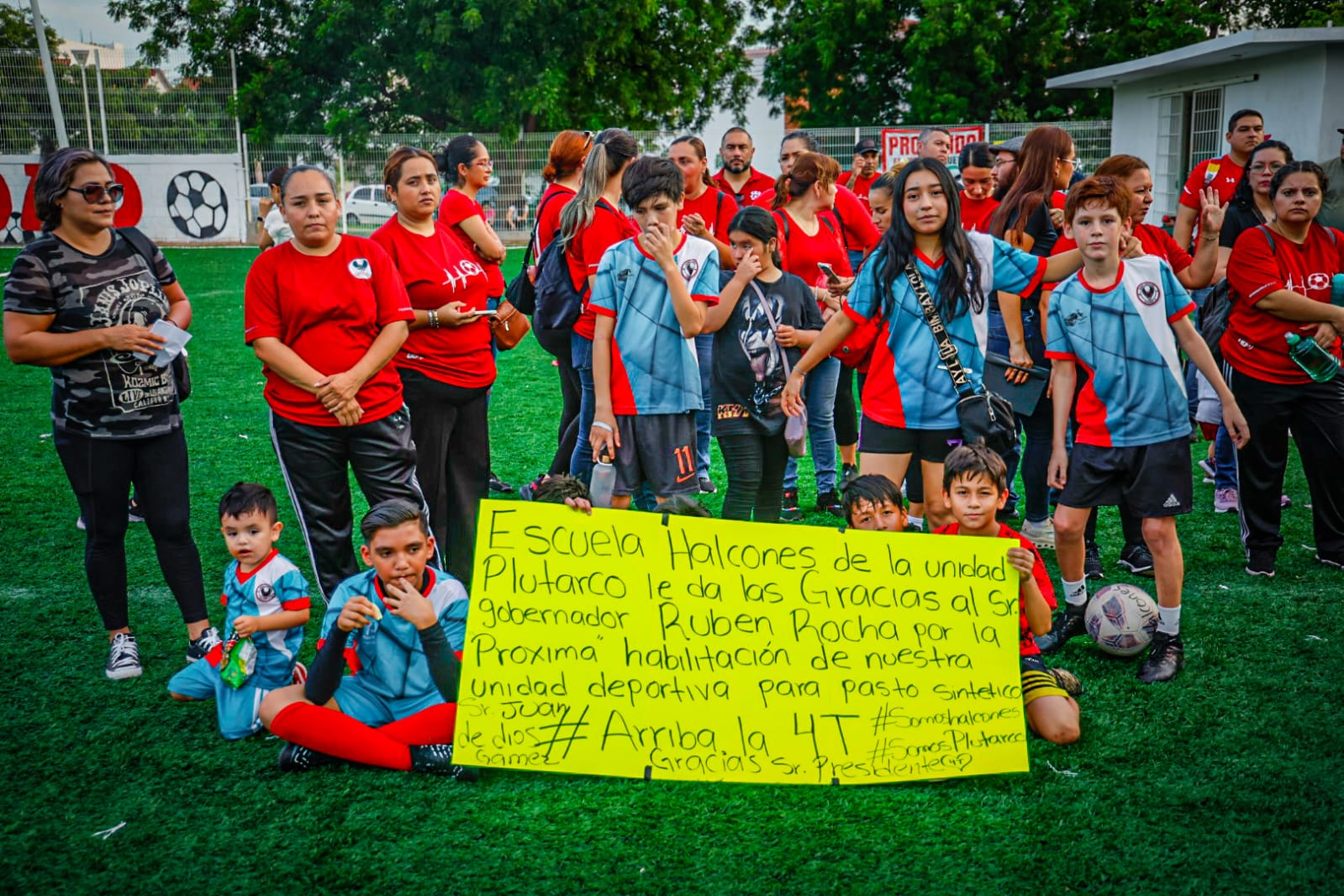 Entregan cancha rehabilitada en Villa Universidad en Culiacán