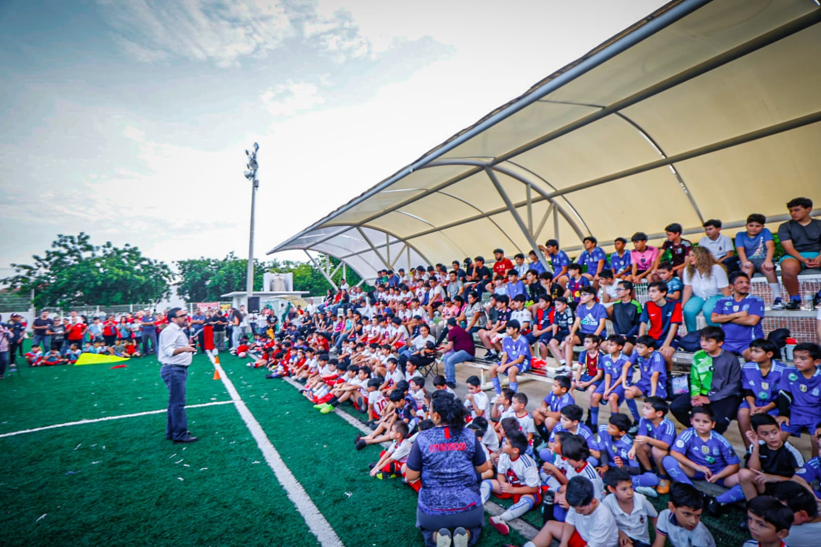Entregan cancha rehabilitada en Villa Universidad en Culiacán