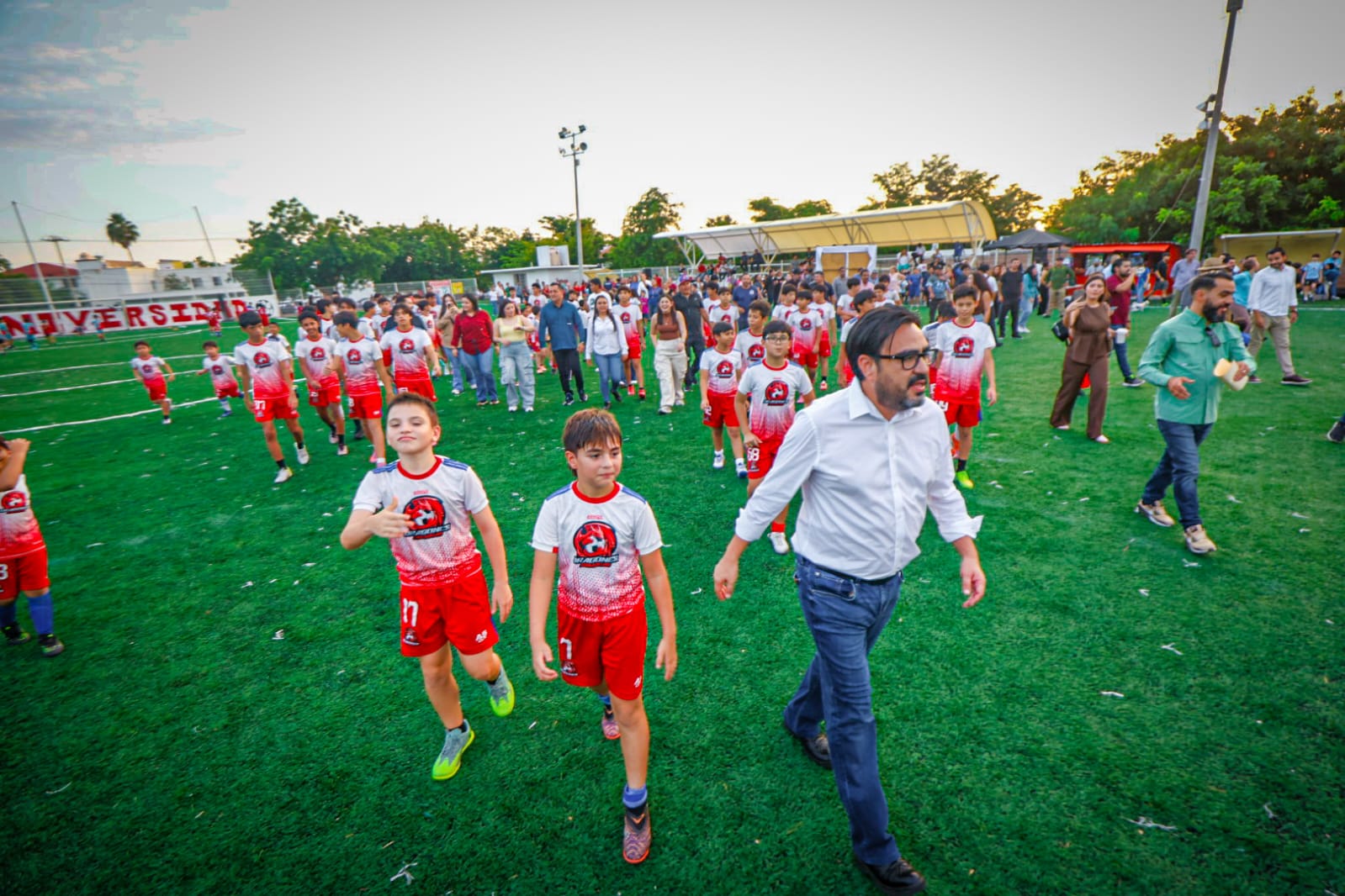 Entregan cancha rehabilitada en Villa Universidad en Culiacán