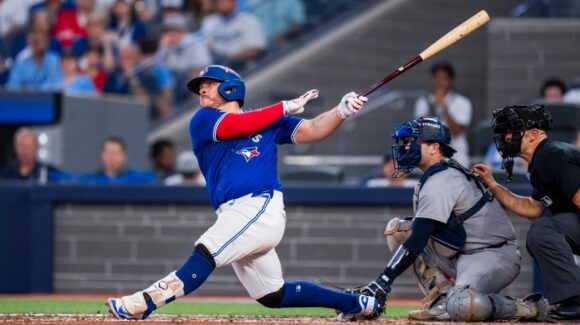 ¡Tremenda Postemporada de Alejandro Kirk! El mexicano que hace historia en las Grandes Ligas