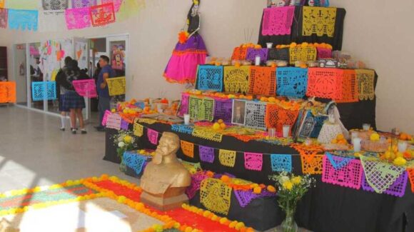 ‘No pueden obligarlos’: SEPyC en Mazatlán, Sinaloa a alumnos y padres que no participen en altares de muertos