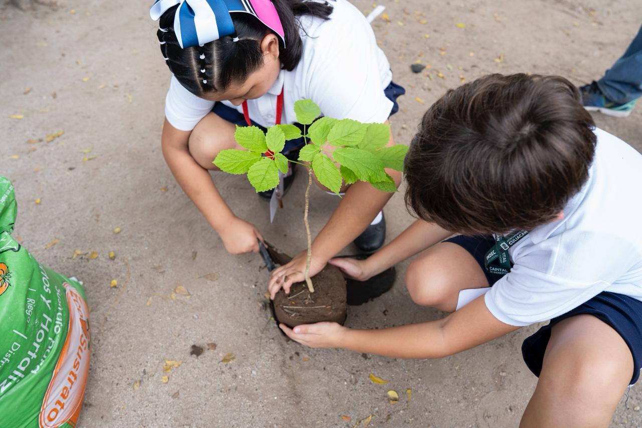 Alumnos de educación básica vive El Viaje Botánico, en Culiacán
