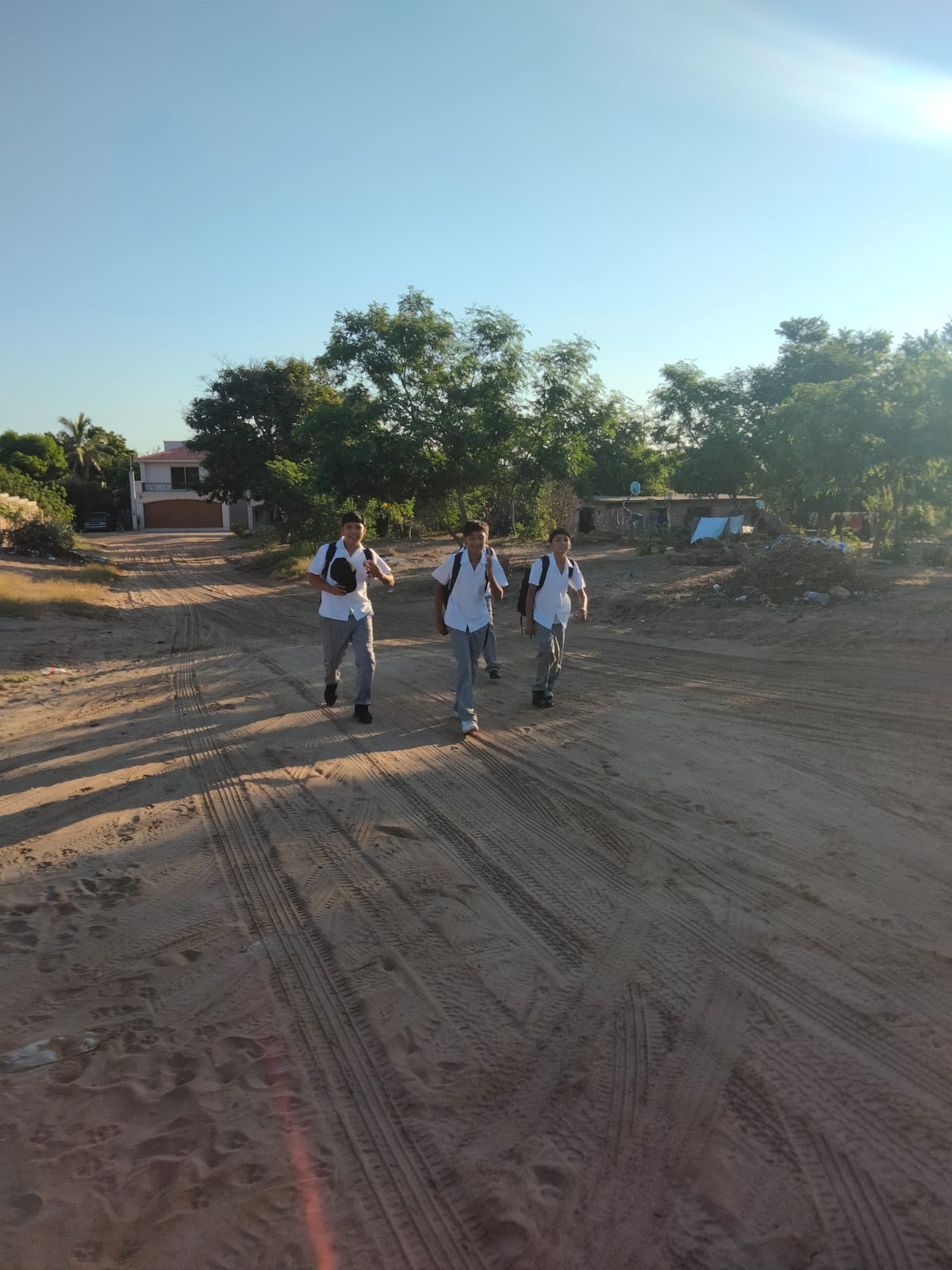 Regresan a clases en escuelas de El Jitzamuri, Ahome