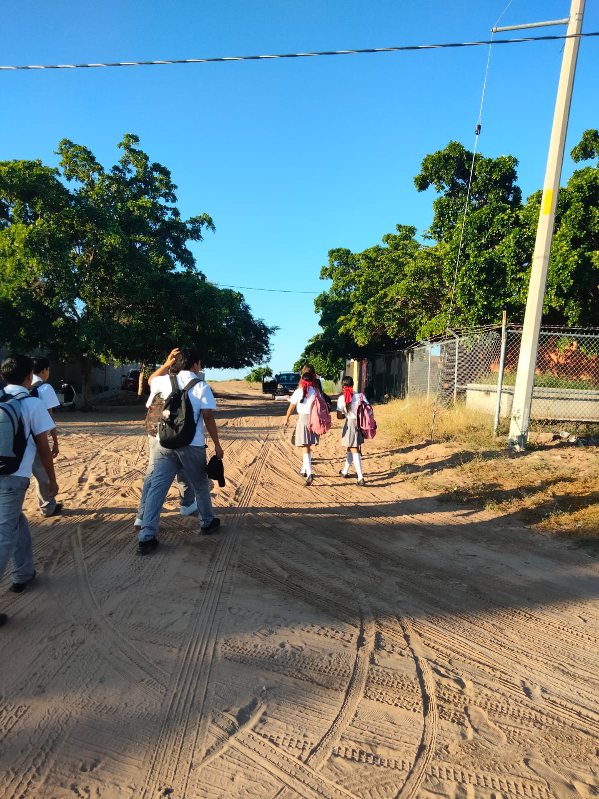 Regresan a clases en escuelas de El Jitzamuri, Ahome