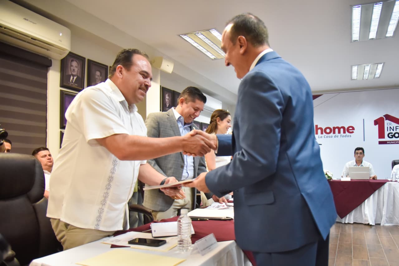 primer informe de Gobierno el alcalde Antonio Menéndez de Llano Bermúdez.