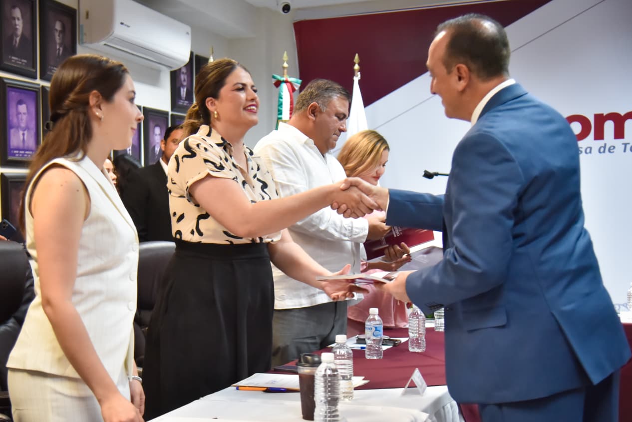 primer informe de Gobierno el alcalde Antonio Menéndez de Llano Bermúdez.