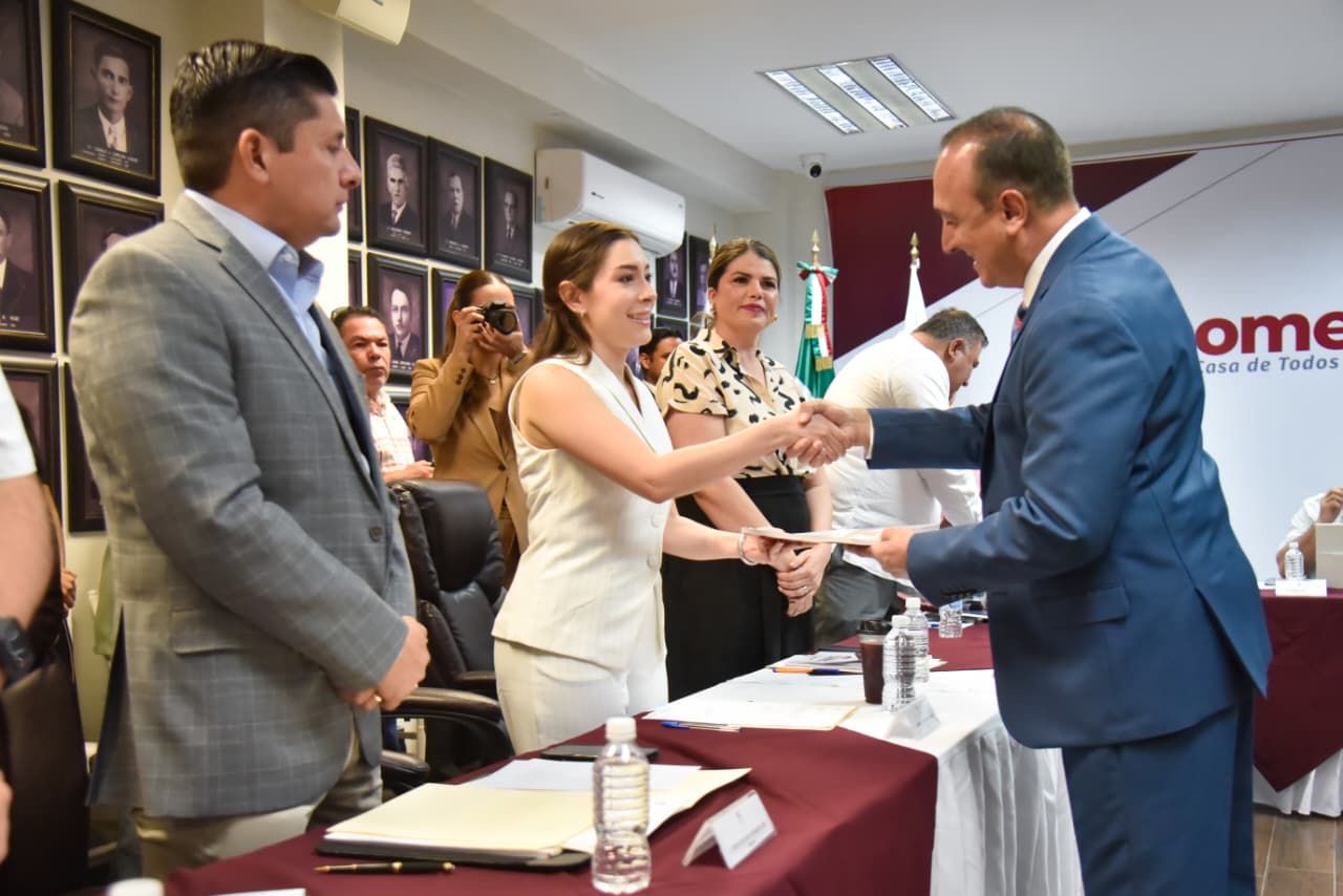 primer informe de Gobierno el alcalde Antonio Menéndez de Llano Bermúdez.