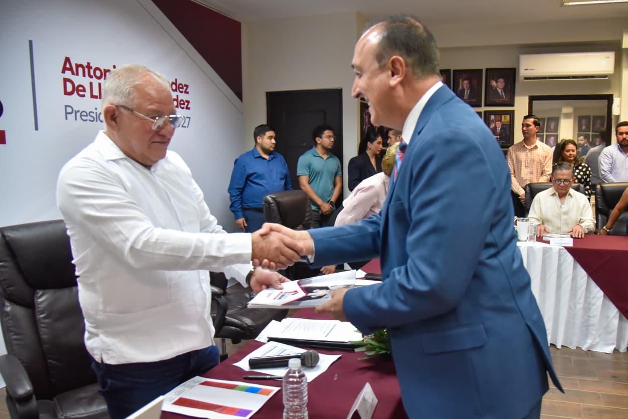 primer informe de Gobierno el alcalde Antonio Menéndez de Llano Bermúdez.