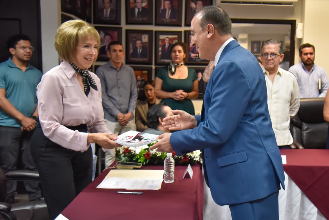 primer informe de Gobierno el alcalde Antonio Menéndez de Llano Bermúdez.